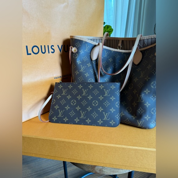 Louis Vuitton Neverfull Monogram Purse including Removable Pouch. - Picture 2 of 6